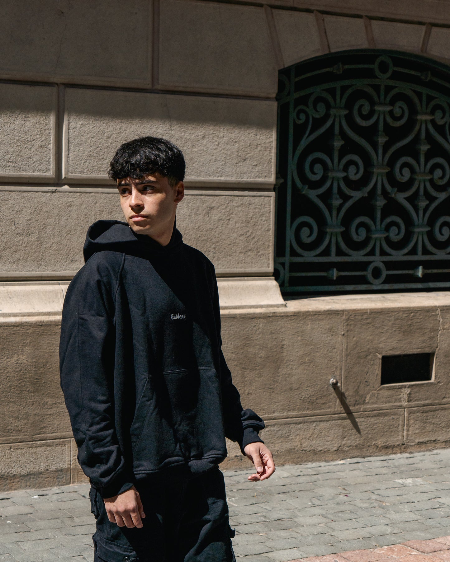 Basic Hoodie "Gothic Logo" Negro white logo