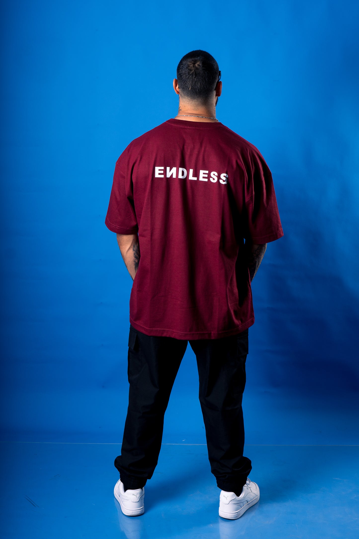 Polera Oversize "Endless Box Logo" Negra gray logo