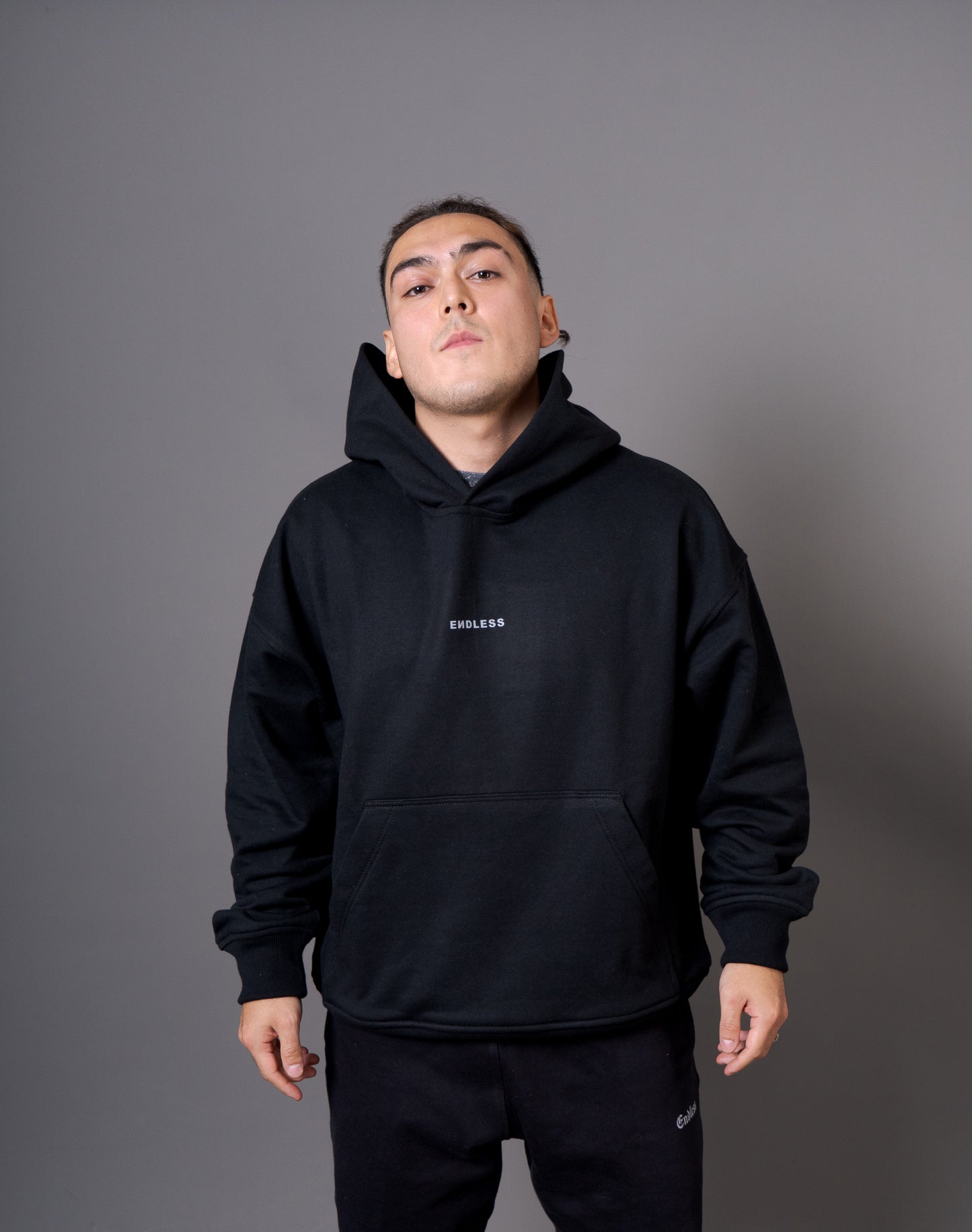 Hoodie Negro "Basic Endless gris"